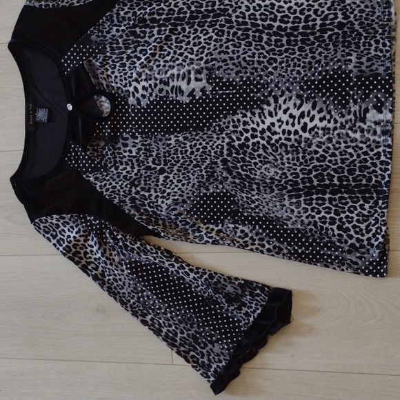 🆕 Velvet & Leopard Print Stretch BELL SLEEVE w Cut Out Top by ADELE & MAY!! - Picture 6 of 6